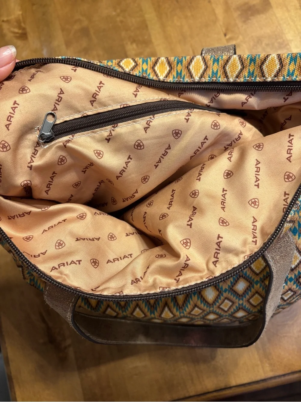 Women’s ariat tote